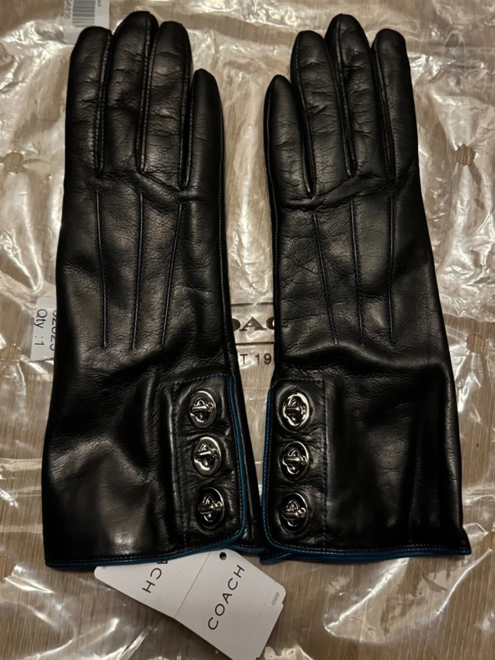 🔥NWT🔥 Coach 3 Silver Turnkey Black  Leather Cashmere Lined Size 6.5 Gloves - Picture 2 of 7